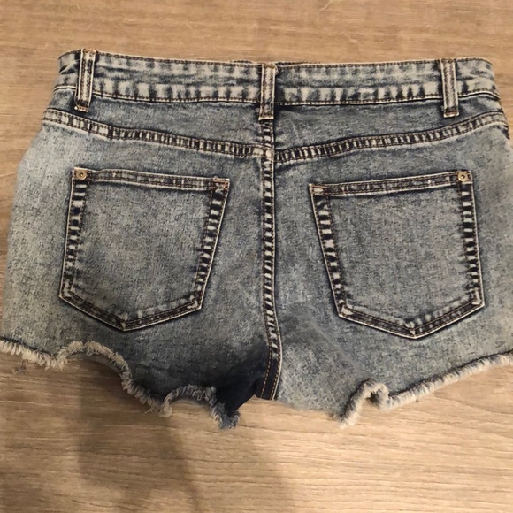 High waisted jean shorts - Picture 2 of 3
